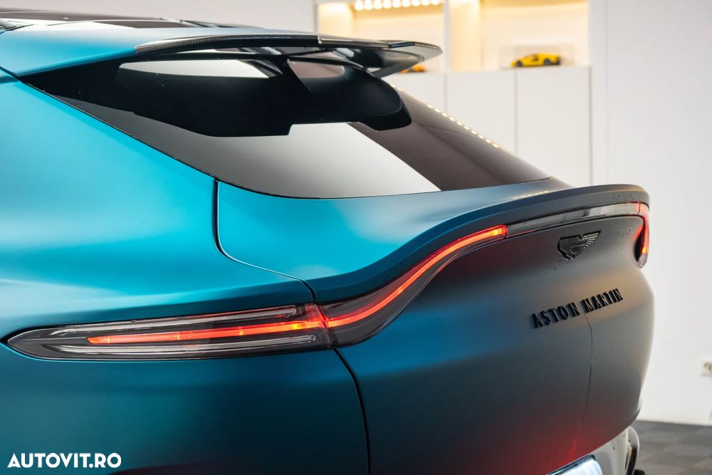 Aston Martin DBX - 20