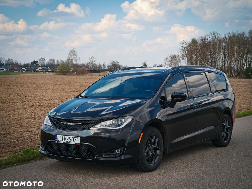 Chrysler Pacifica - 1