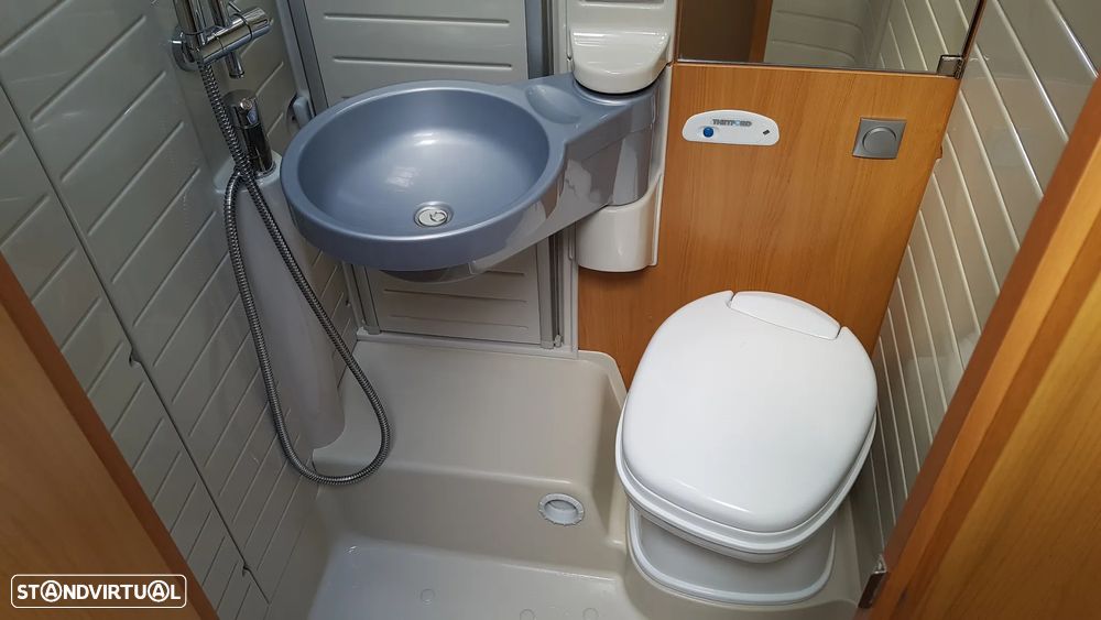 Burstner Nexxo T 687 Cama Central - 20