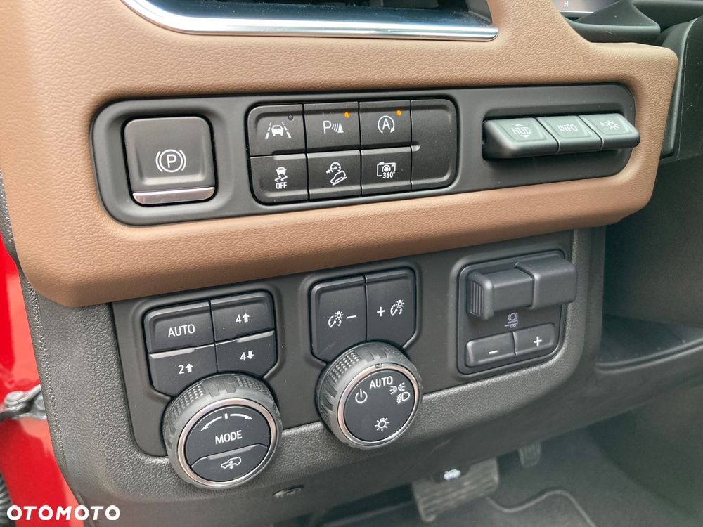 Chevrolet Suburban - 29