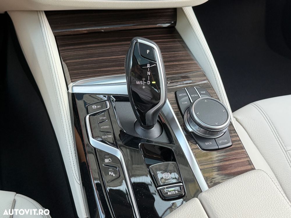 BMW Seria 5 530e Aut. Luxury Line - 26