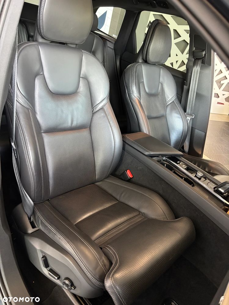 Volvo XC 60 B4 D AWD R-Design - 24