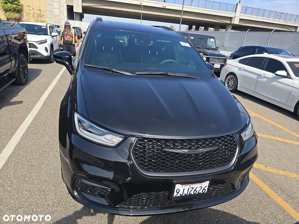 Chrysler Pacifica - 3