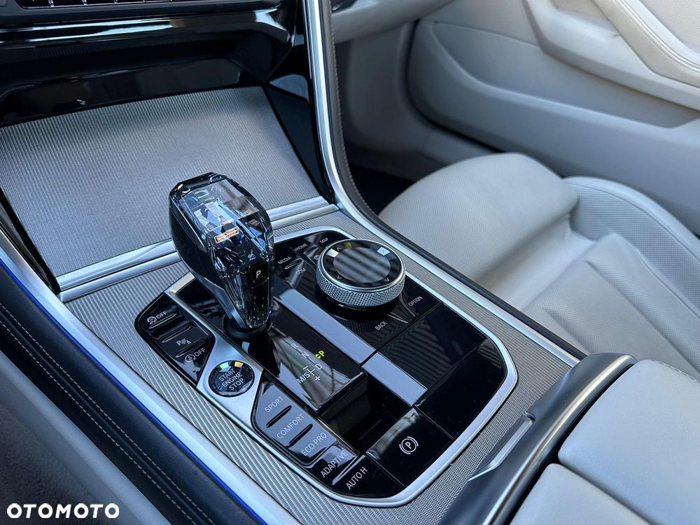 BMW Seria 8 - 30