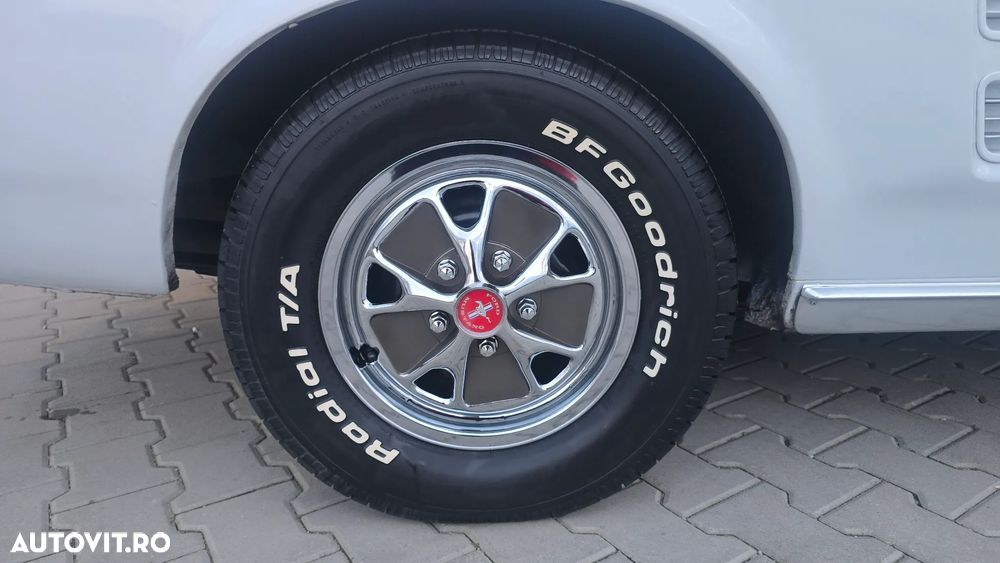 Ford Mustang - 4