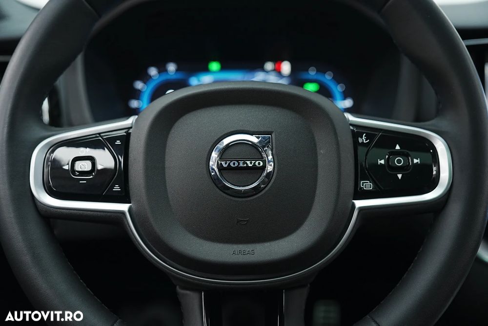 Volvo XC 60 Recharge T6 Twin Engine eAWD R-Design Expression - 38