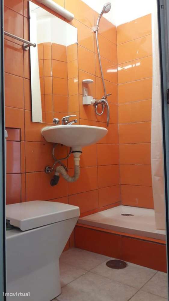 Quarto - localizado em Miragaia Porto - Grande imagem: 5/8