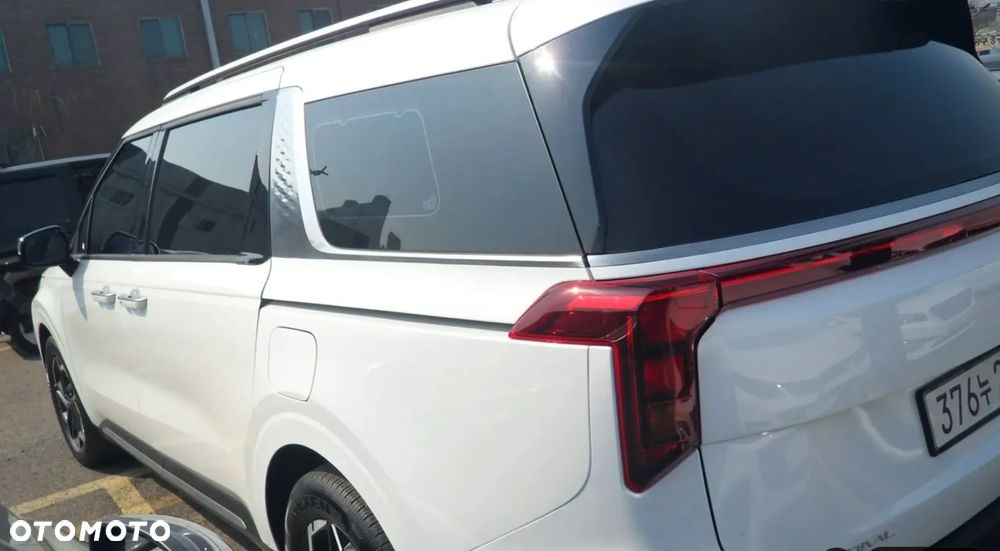 Kia Carnival - 6