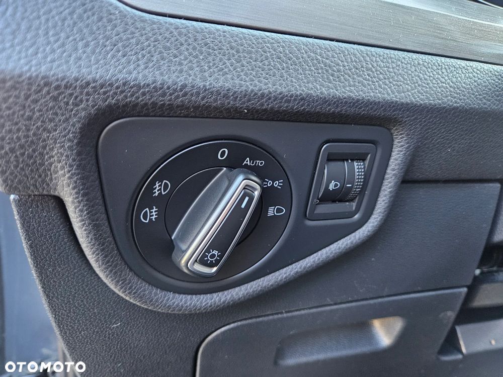 Volkswagen Touran 2.0 TDI SCR (BlueMotion Technology) Highline - 24