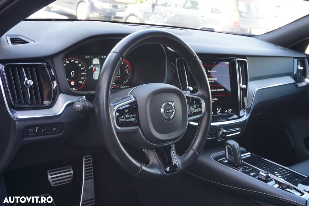 Volvo V60 T6 AWD Recharge Geartronic RDesign - 33