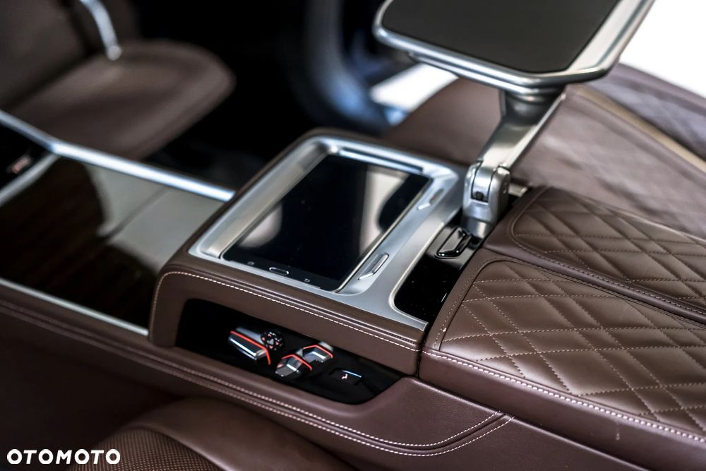 BMW Seria 7 740Li xDrive - 24