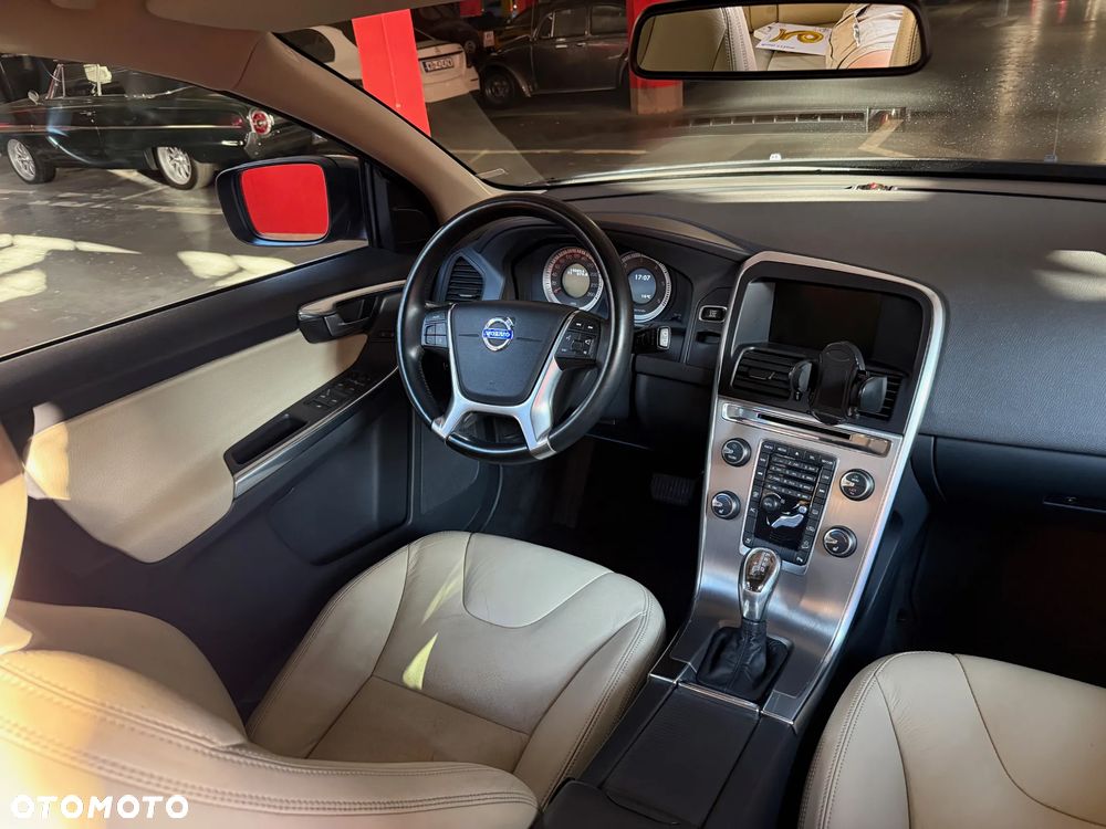 Volvo XC 60 2.4D AWD Summum - 6