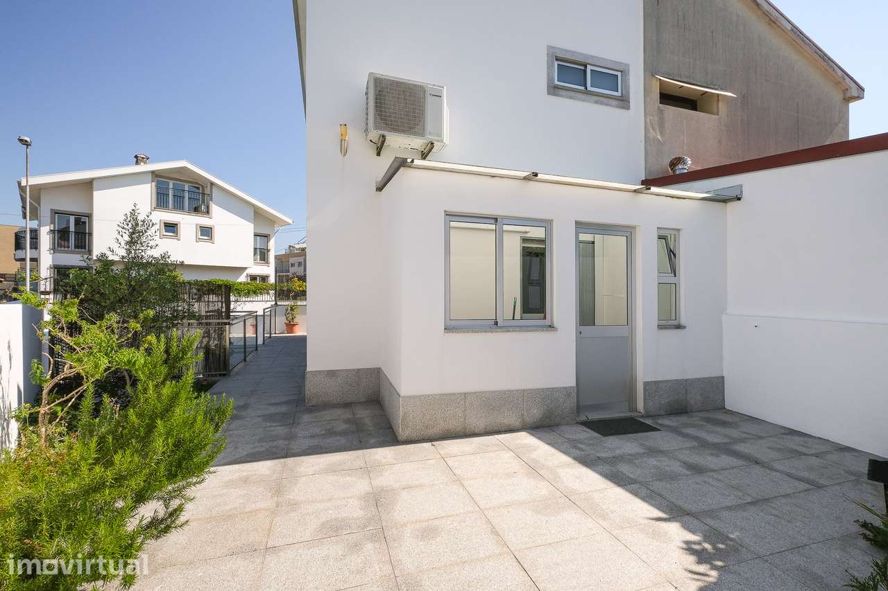 Moradia T2 Mobilada com Jardim | Excelente Localização - Grande imagem: 4/13