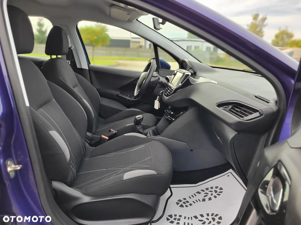 Peugeot 208 - 12