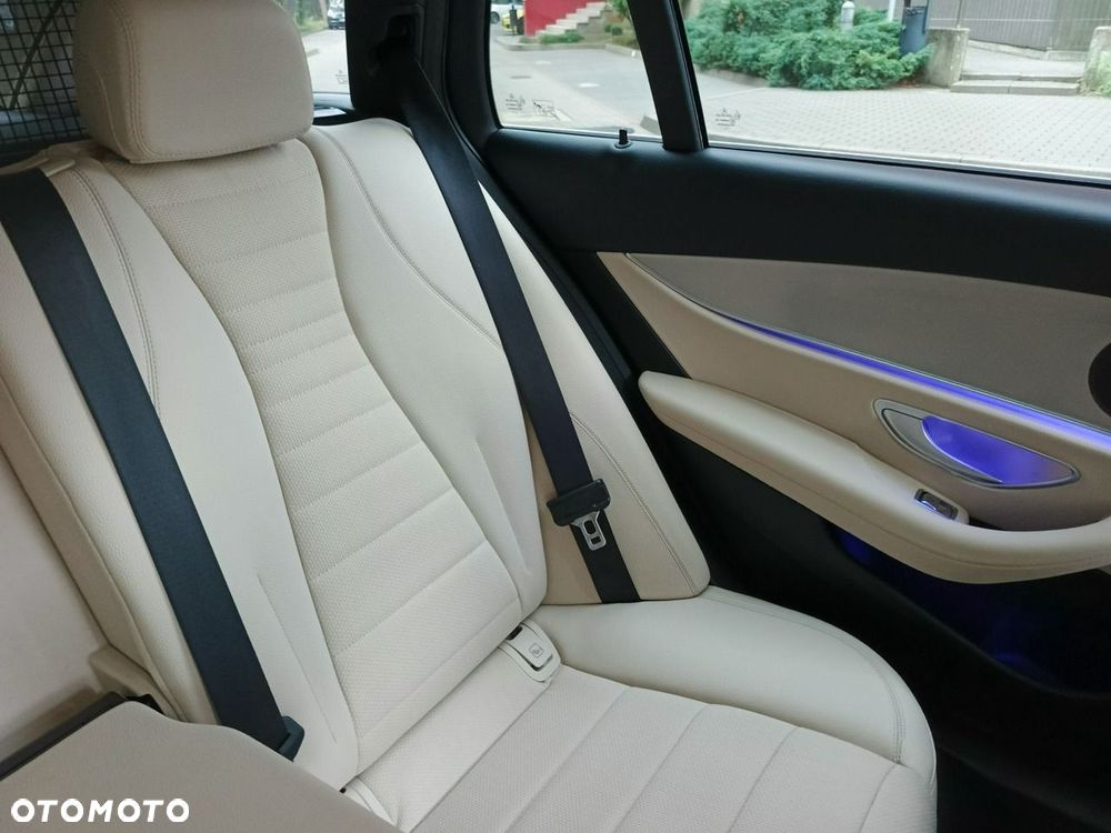 Mercedes-Benz Klasa E 220 d 9G-TRONIC - 24