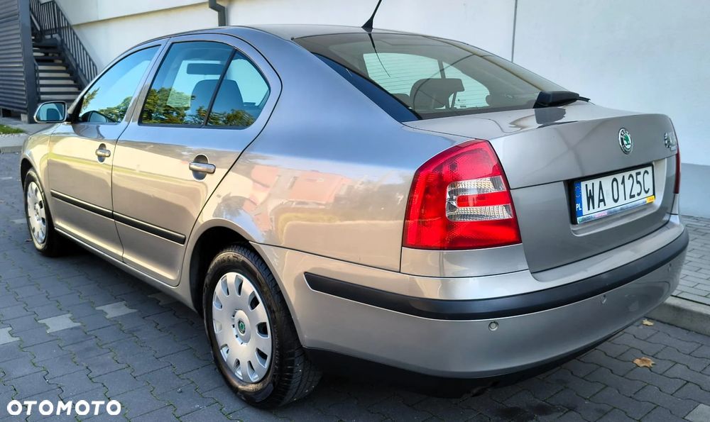 Skoda Octavia 1.6 FSI Ambiente - 4
