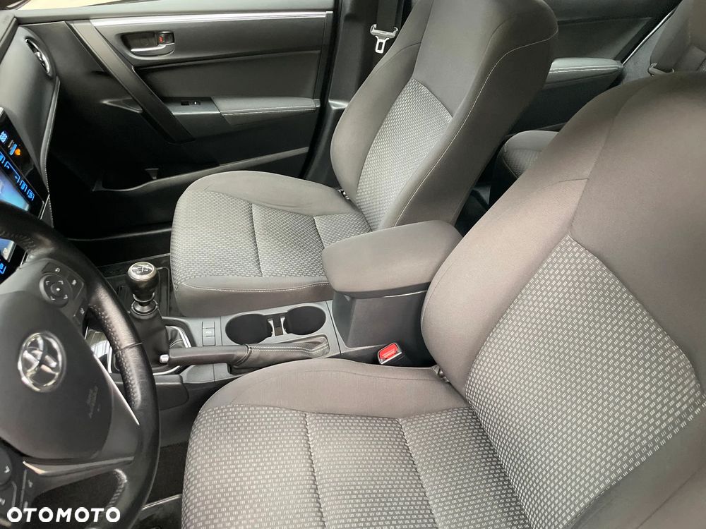 Toyota Corolla 1.6 Comfort - 12