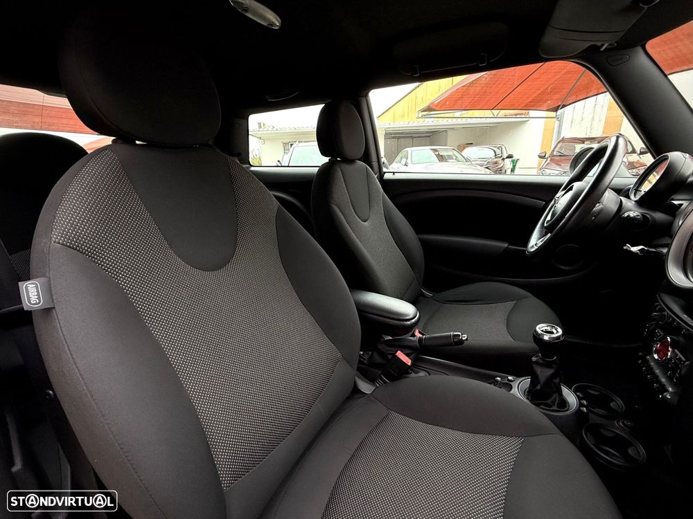 MINI 3 Portas Cooper D - 7