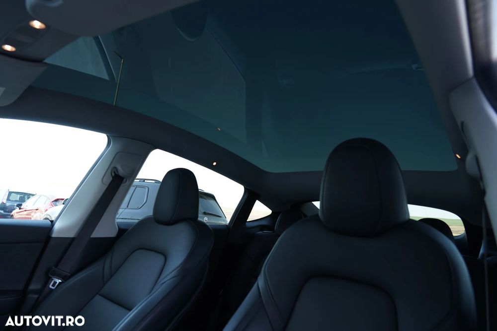 Tesla Model Y Premium Long Range Dual Motor AWD - 9