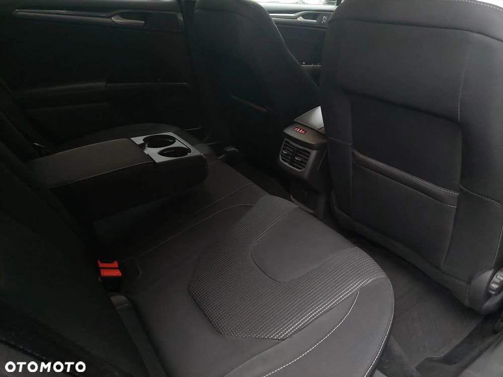 Ford Mondeo 2.0 Hybrid Titanium - 24