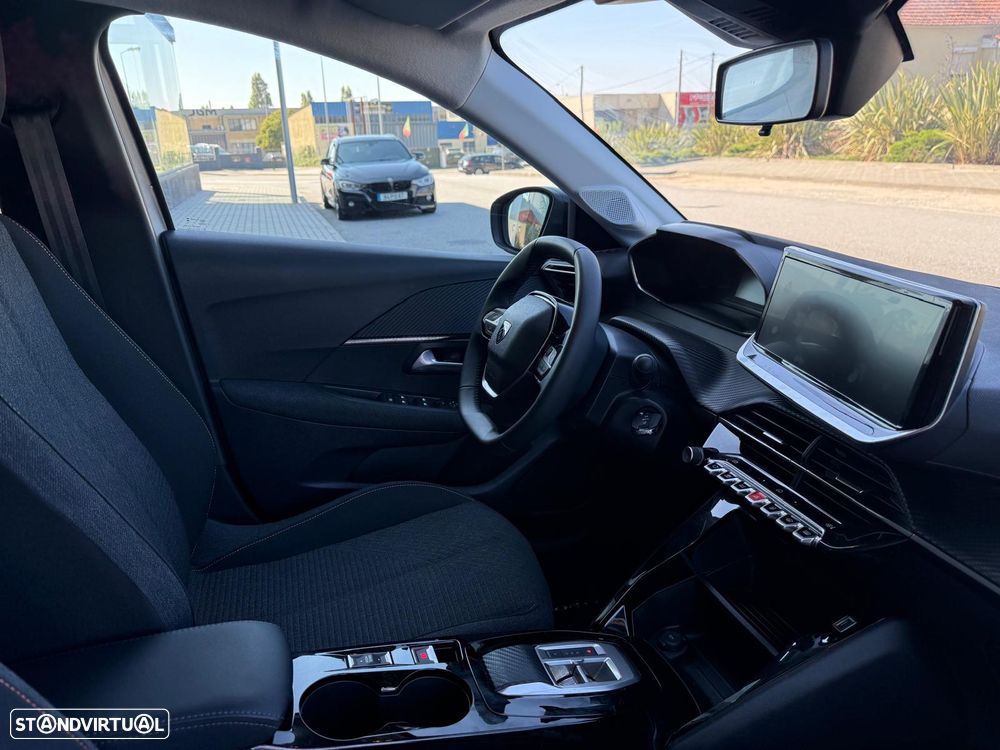 Peugeot 208 - 25