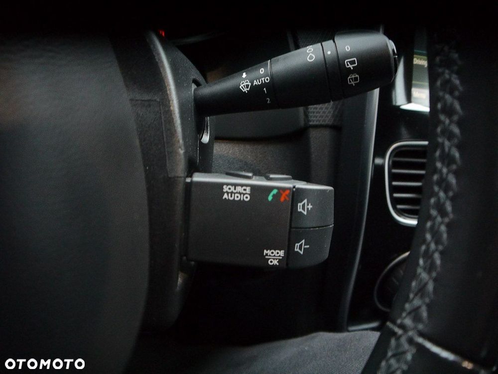 Renault Clio 1.2 Enegry TCe Limited 2018 EDC - 36