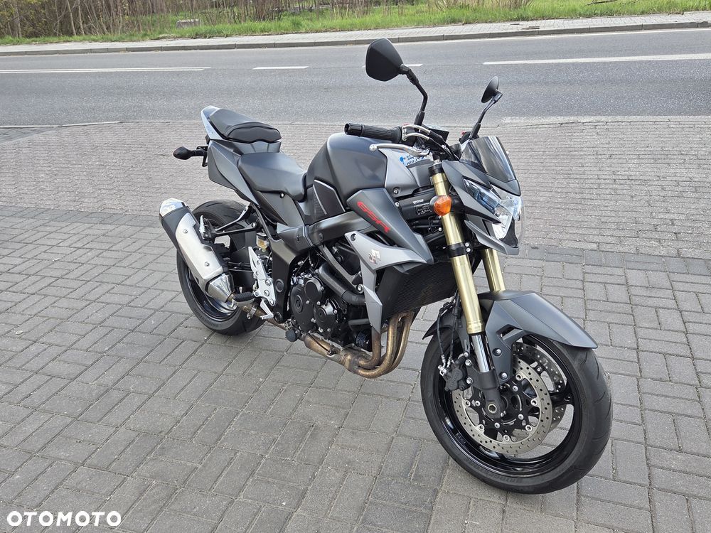 Suzuki GSR - 9
