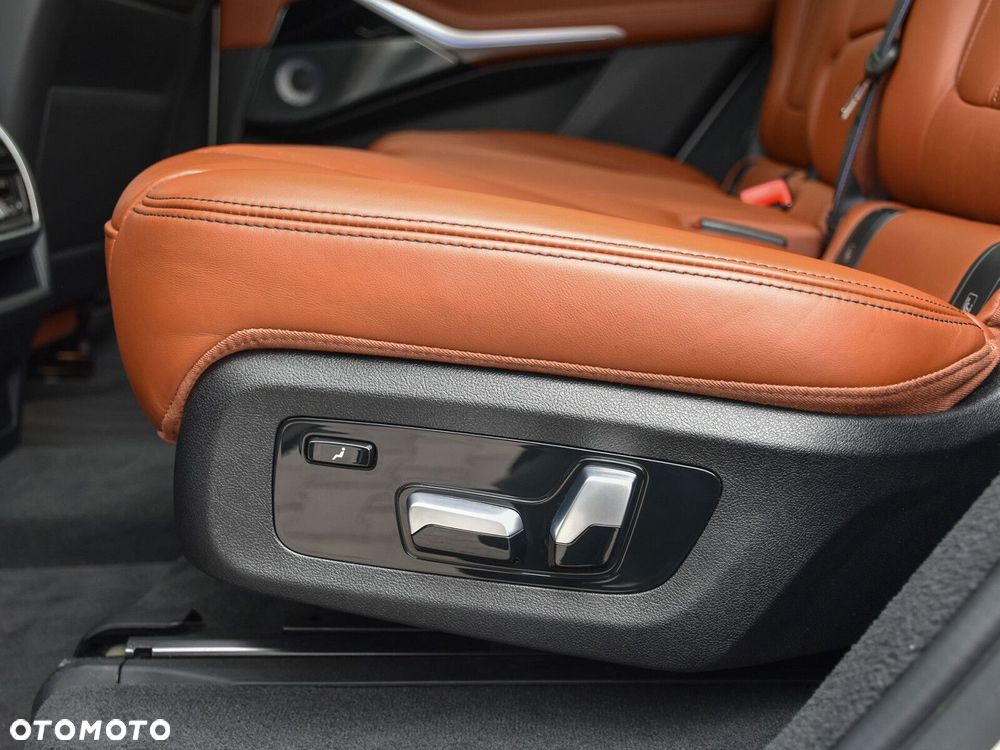 BMW X7 - 24
