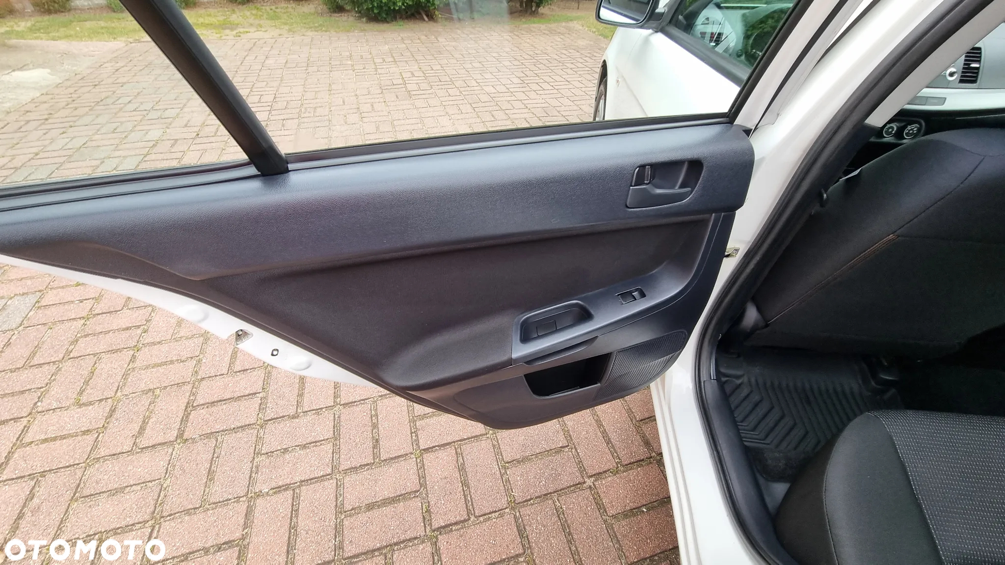 Mitsubishi Lancer 1.5 - 16