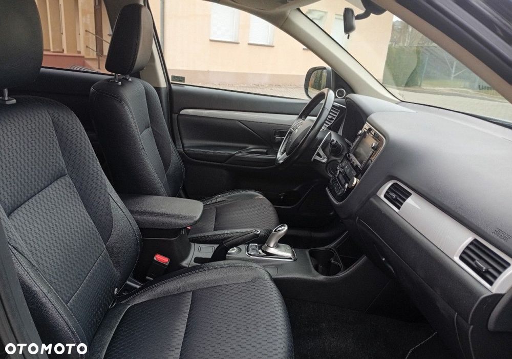 Mitsubishi Outlander - 13