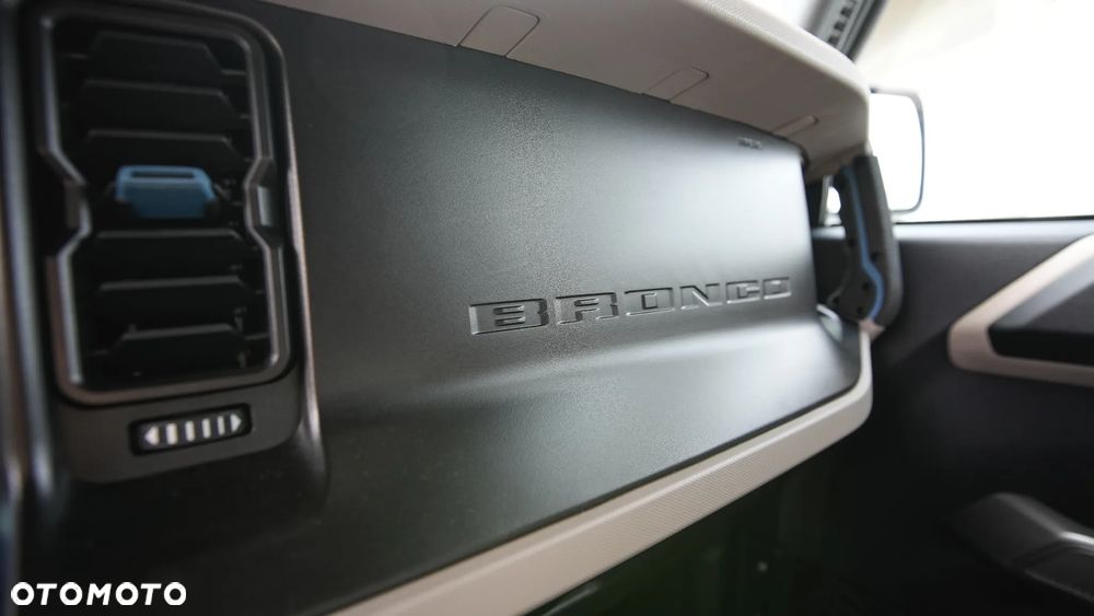 Ford Bronco - 31