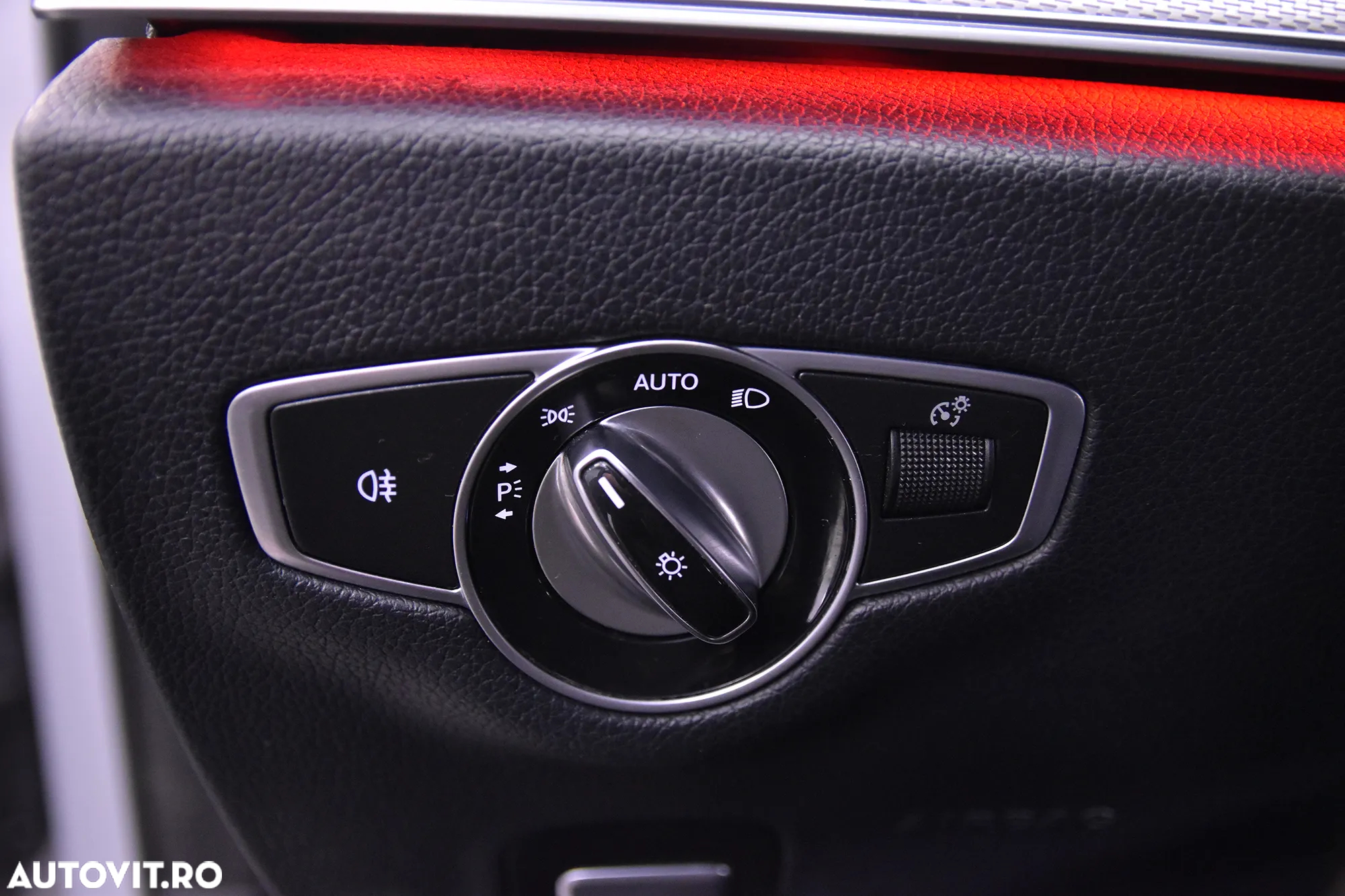 Mercedes-Benz E 220 d 4Matic T 9G-TRONIC - 15