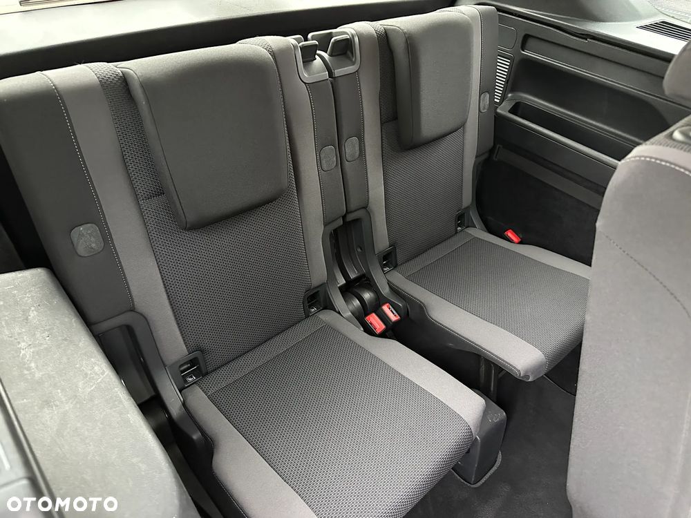 Volkswagen Touran - 25