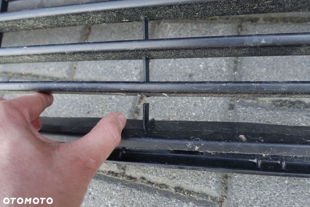 KRATKA ZDERZAKA PRZÓD TRAFIC III VIVARO - 3