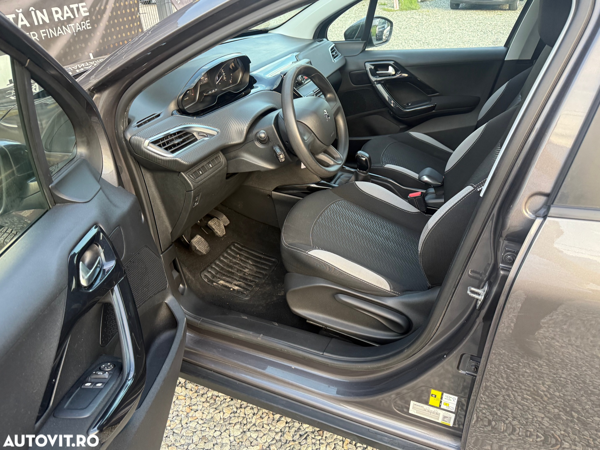 Peugeot 2008 1.2 L PureTech STT Allure - 5