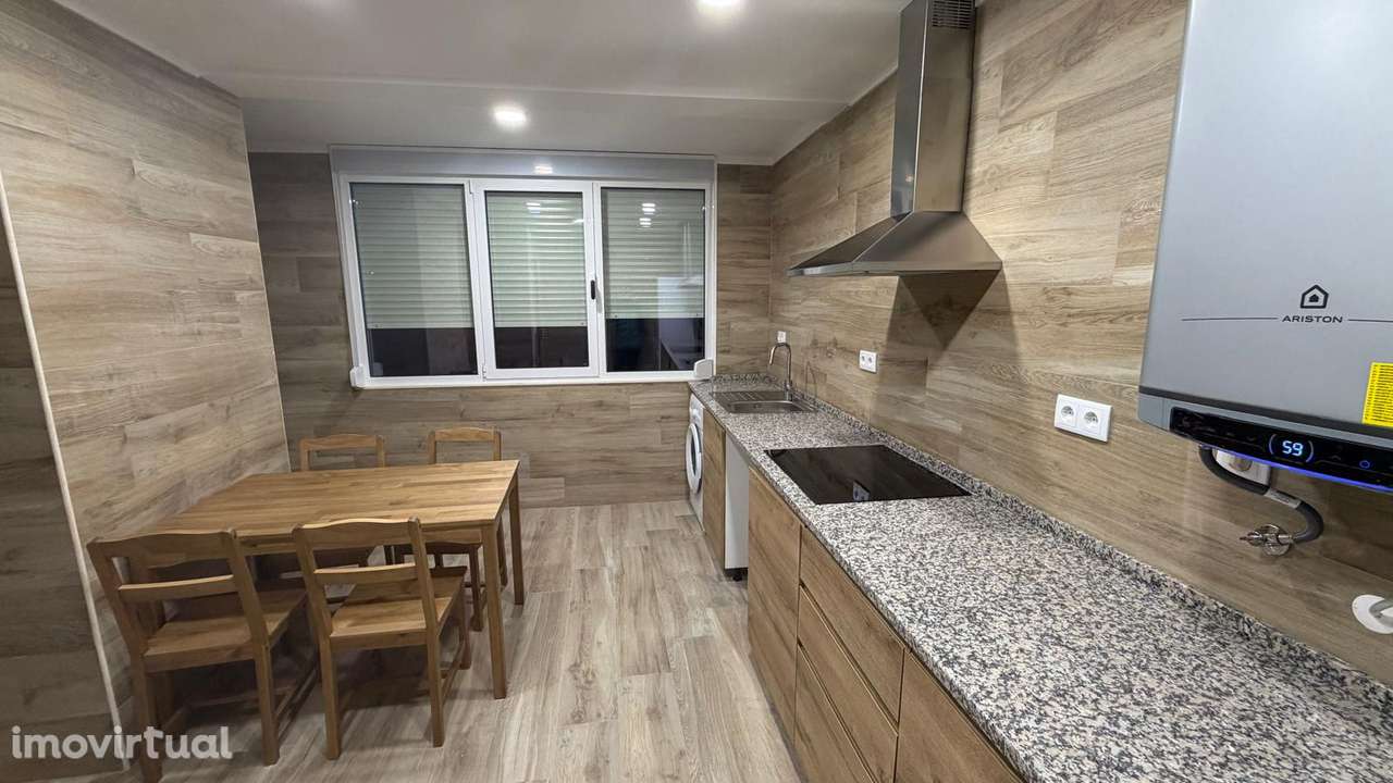Quarto mobilado com varanda em Algés | Excelente localização - Grande imagem: 3/7