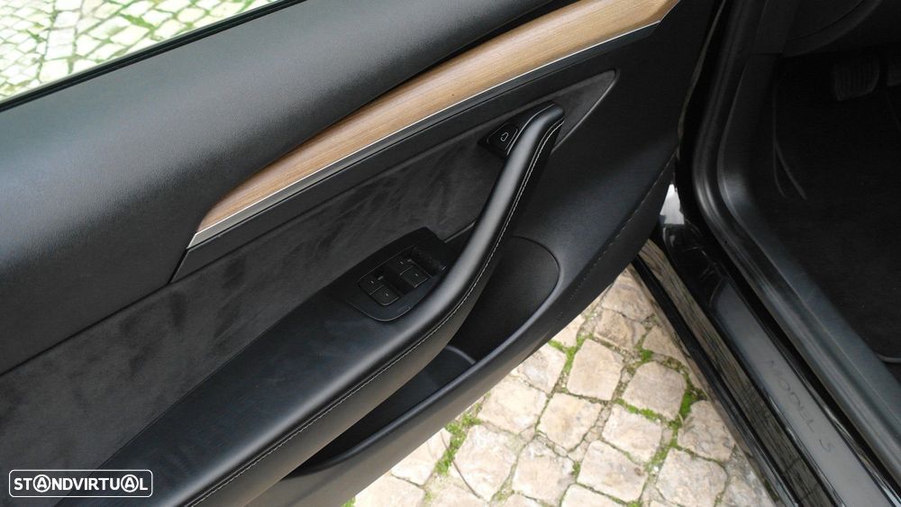 Tesla Model 3 Long Range Tração Traseira - 37