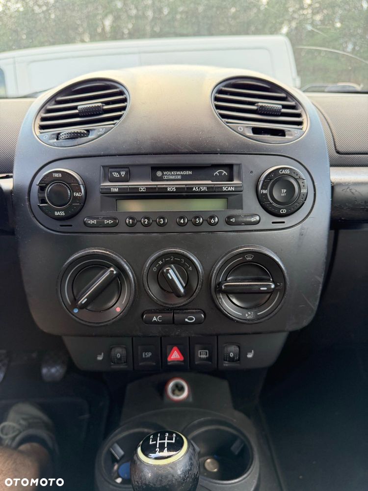 Volkswagen New Beetle - 3