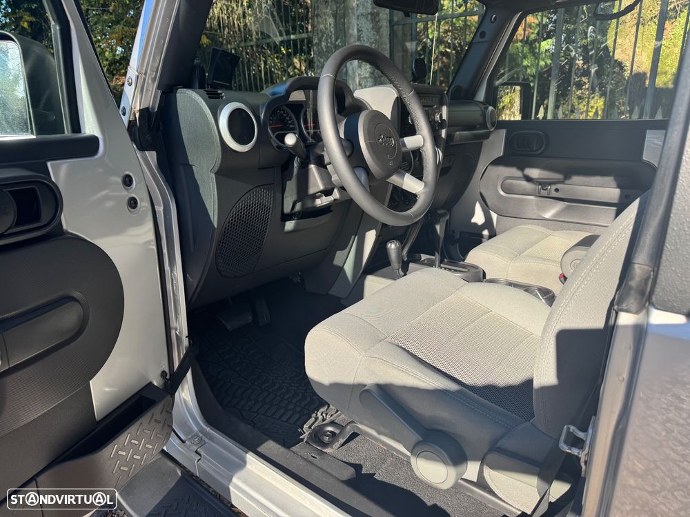 Jeep Wrangler 2.8 CRD ATX Sport - 30