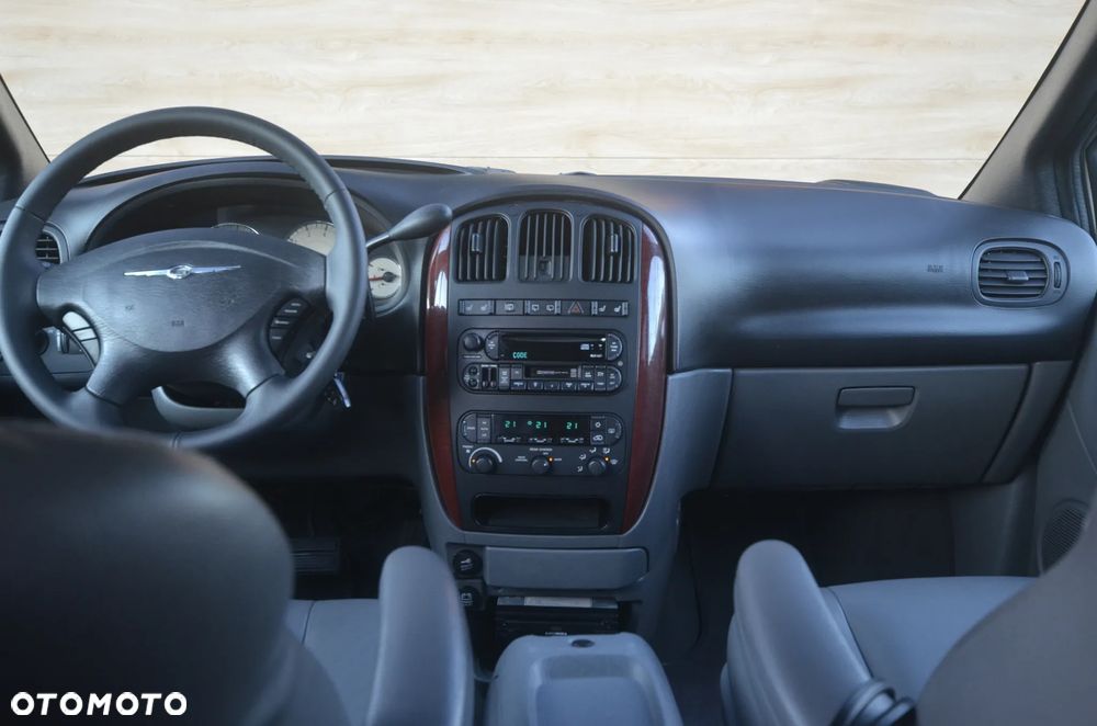 Chrysler Grand Voyager 3.3L LX - 29