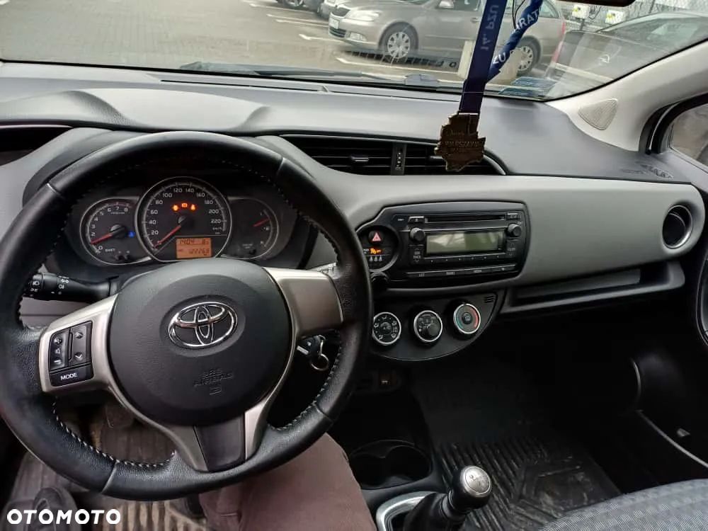 Toyota Yaris - 10