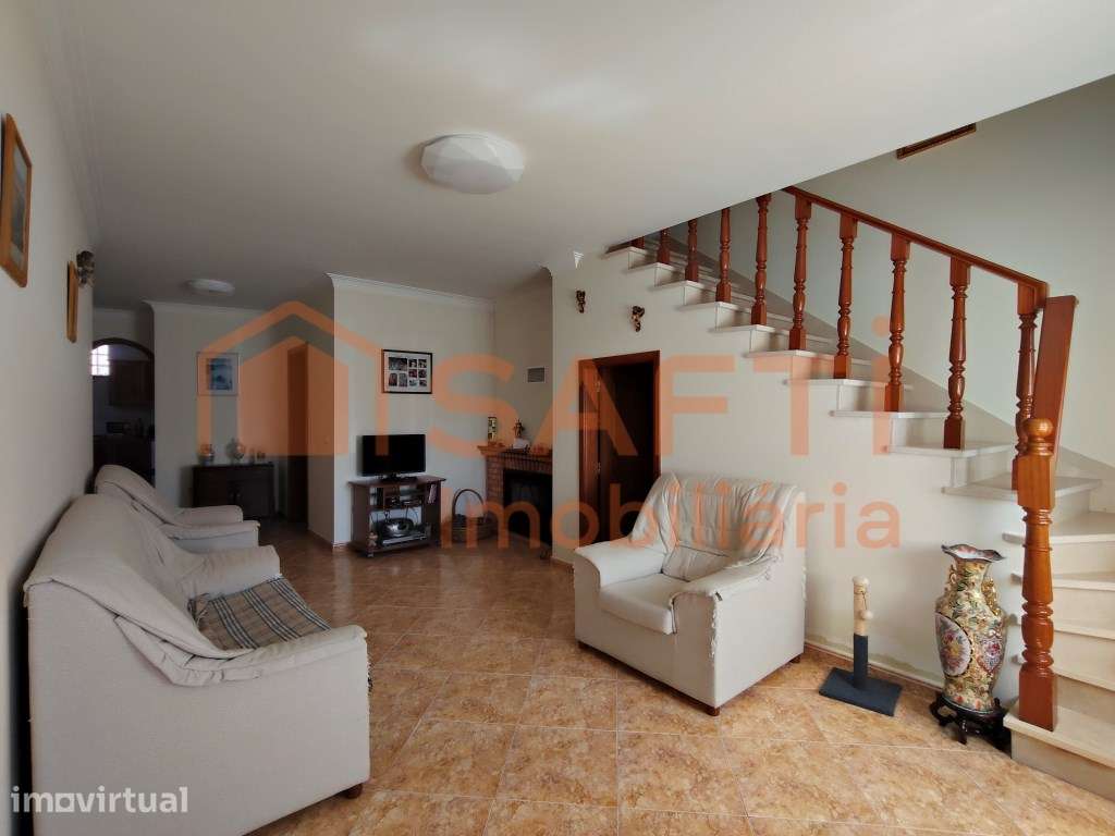 MORADIA T3 COM GARAGEM, TERRENO DE CULTIVO E POÇO DE REGA - Grande imagem: 2/37