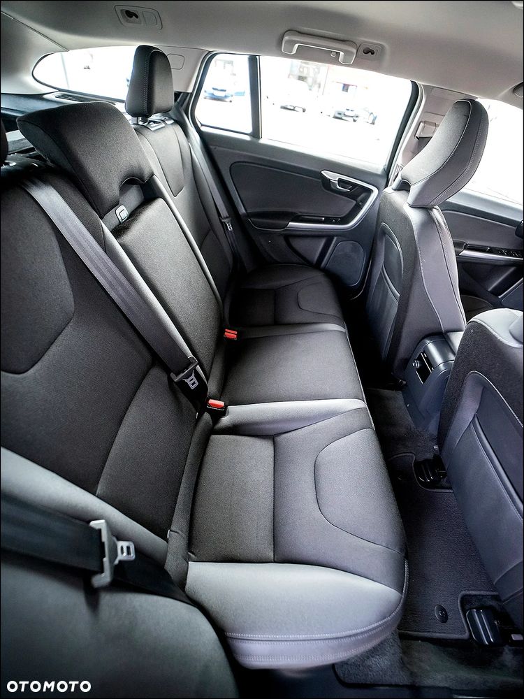 Volvo V60 D3 Geartronic Business Edition - 34