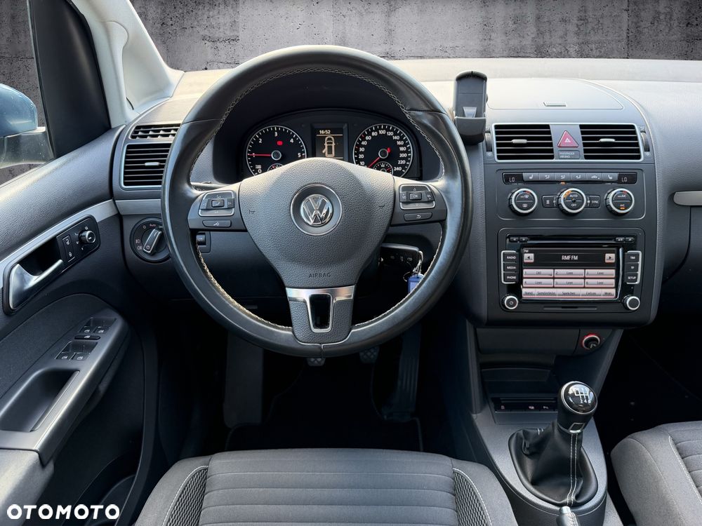 Volkswagen Touran 2.0 TDI DPF BlueMotion Technology Cup - 9