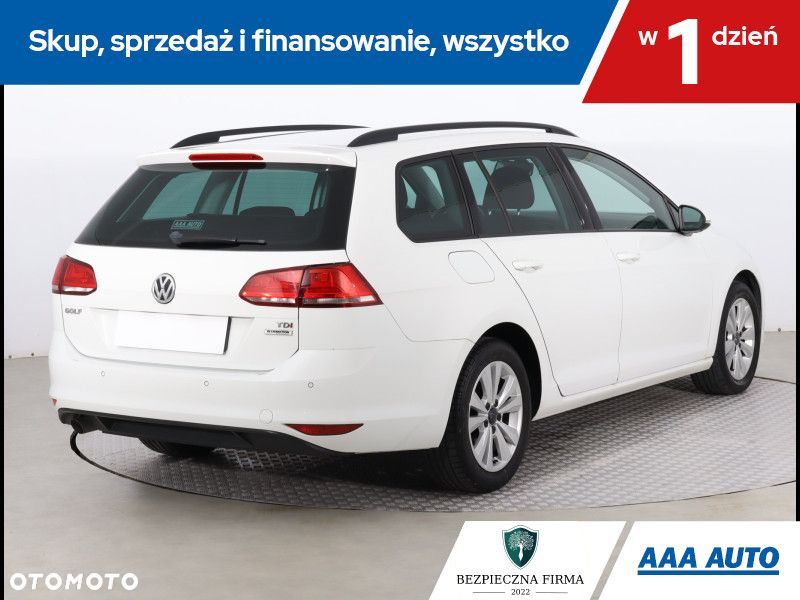 Volkswagen Golf - 6