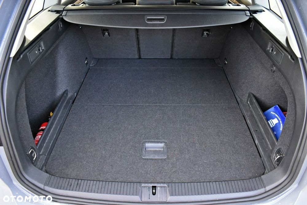 Volkswagen Passat Variant 2.0 TSI Elegance DSG - 33