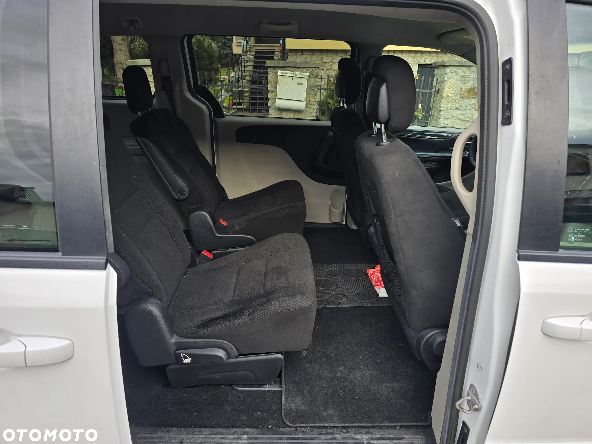 Dodge Grand Caravan - 9