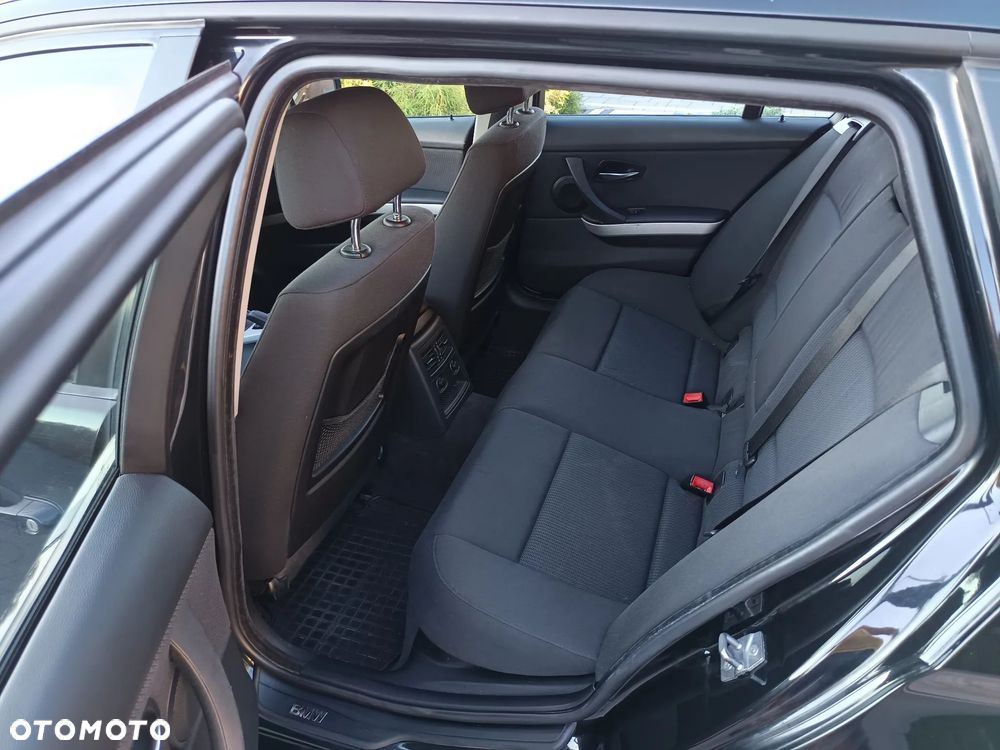BMW Seria 3 318d - 15