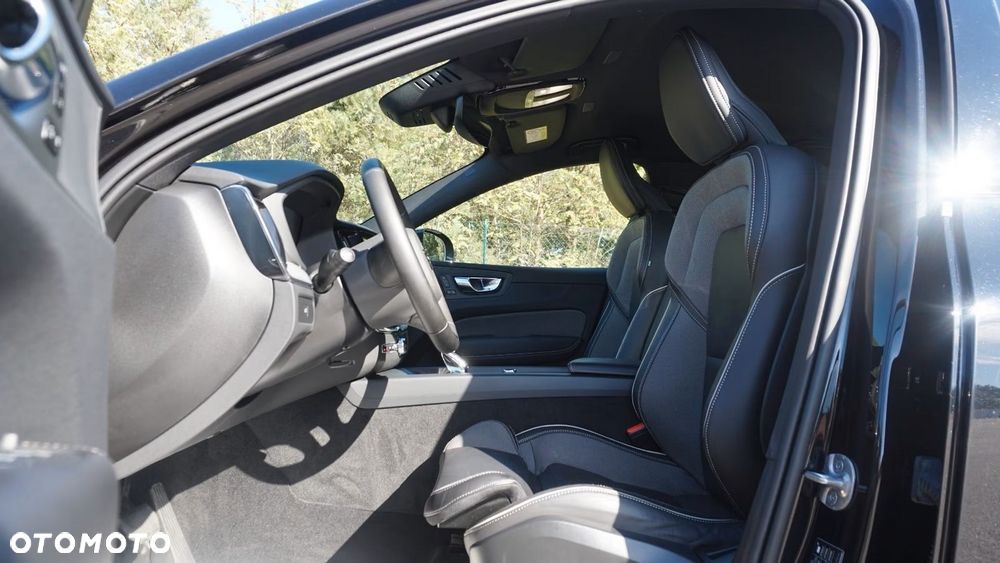 Volvo XC 60 B5 B AWD Plus Black Edition - 13