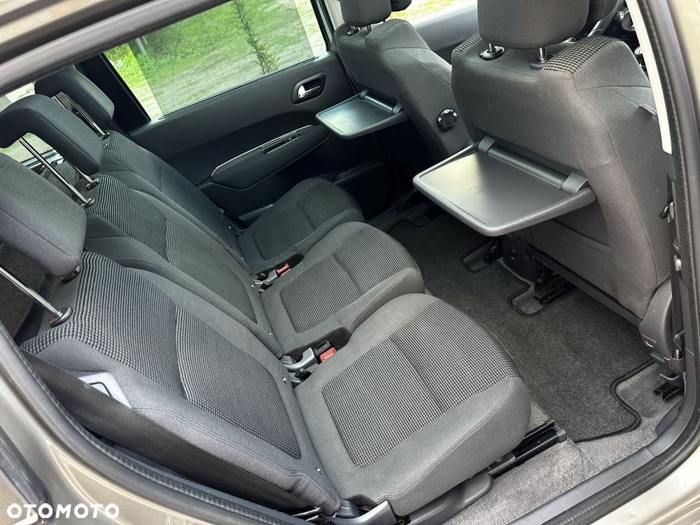 Peugeot 5008 HDI FAP 150 Allure - 26